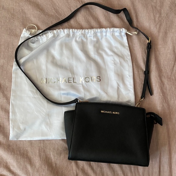 Michael Kors Handbags - Michael Kors Selma Crossbody
